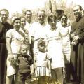 Ο πάτερ Ιωσήφ Λακκοτρύπης Μιχαηλίδης με την οικογένεια του στο χωριό